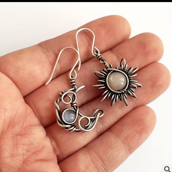 New sun and moon dangle earrings - Picture 2 of 4